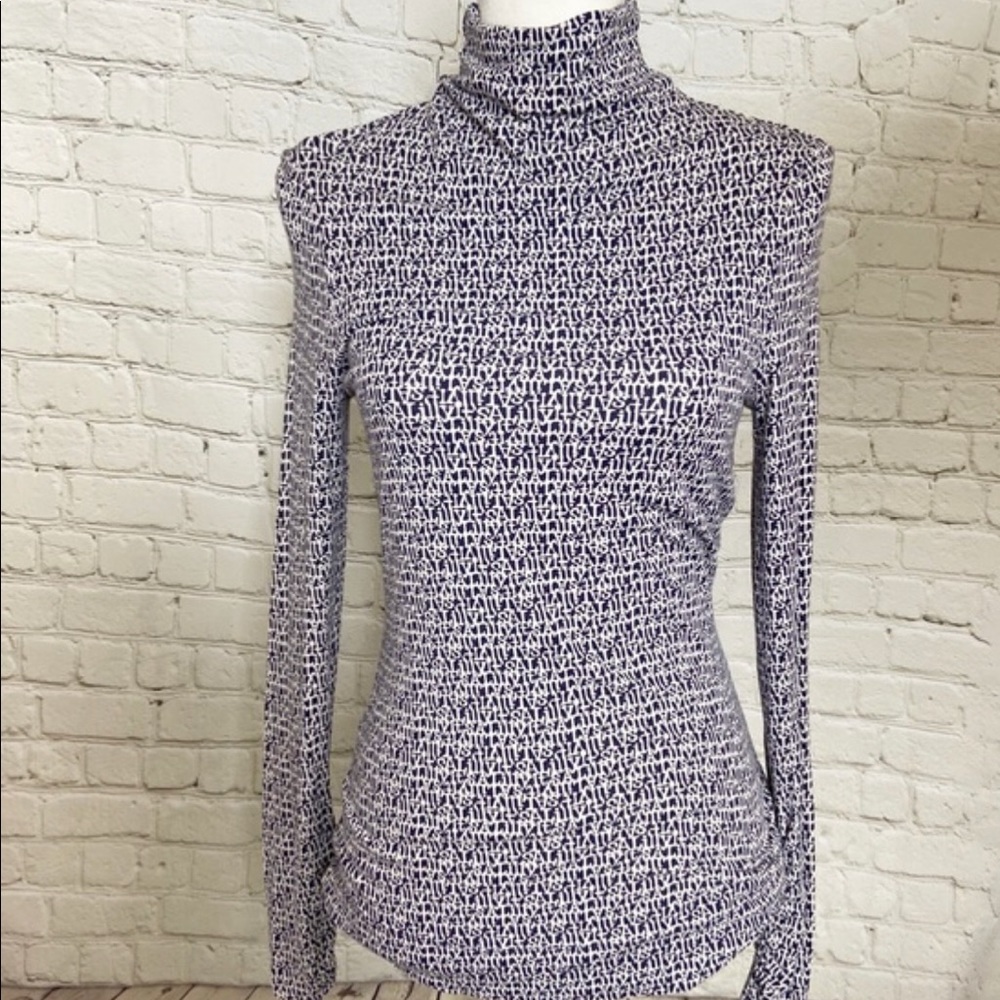 Lilly Pulitzer it’s a lily print mock turtleneck